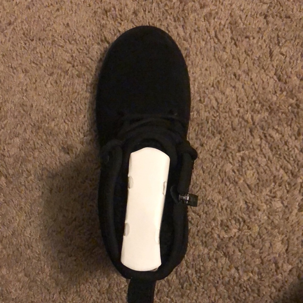 UGGS - Picture 2 of 8